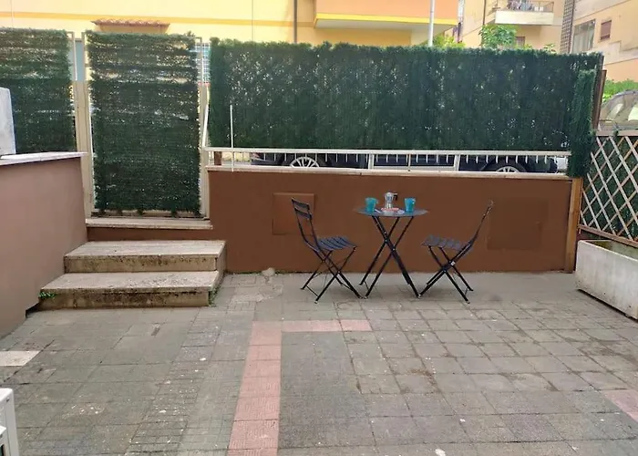 Gemelli Holidays - Monte Mario Station Connecting To Center In 20 Minutes, 2 Easy Lofts, Groundfloor With Courtyard, Mezzanine Bedroom, Baby & Pet Friendly, 2 Steps From Groceries, Restaurants, Park, Bus, Cycle Path - Warm Guest Care In 4 Languages Rome