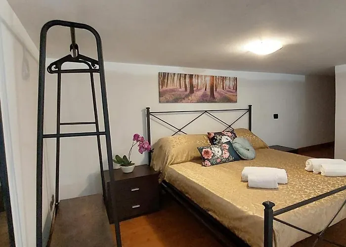 Gemelli Holidays - Monte Mario Station Connecting To Center In 20 Minutes, 2 Easy Lofts, Groundfloor With Courtyard, Mezzanine Bedroom, Baby & Pet Friendly, 2 Steps From Groceries, Restaurants, Park, Bus, Cycle Path - Warm Guest Care In 4 Languages Appartement