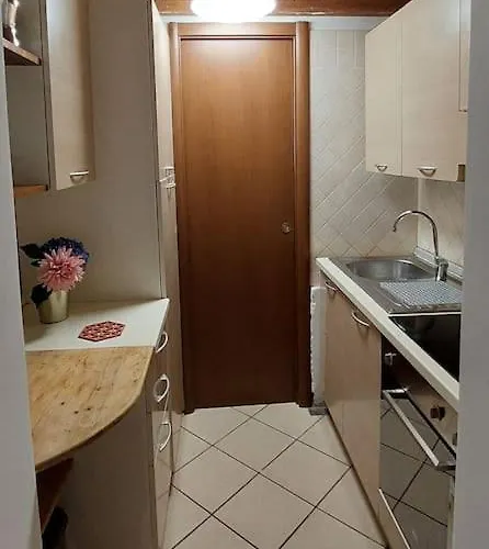 Appartement Gemelli Holidays - Monte Mario Station Connecting To Center In 20 Minutes, 2 Easy Lofts, Groundfloor With Courtyard, Mezzanine Bedroom, Baby & Pet Friendly, 2 Steps From Groceries, Restaurants, Park, Bus, Cycle Path - Warm Guest Care In 4 Languages