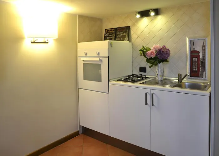 Gemelli Holidays - Monte Mario Station Connecting To Center In 20 Minutes, 2 Easy Lofts, Groundfloor With Courtyard, Mezzanine Bedroom, Baby & Pet Friendly, 2 Steps From Groceries, Restaurants, Park, Bus, Cycle Path - Warm Guest Care In 4 Languages *